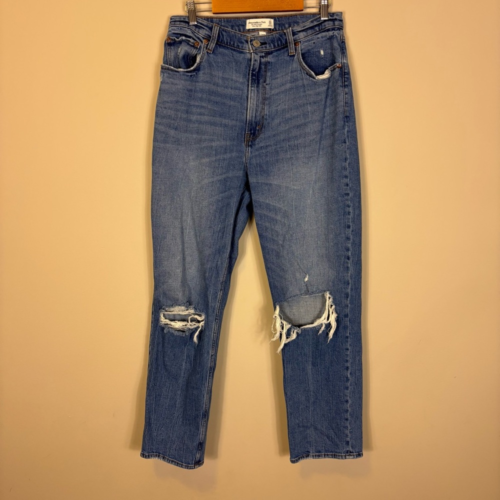 Abercrombie & Fitch Ultra High Rise Ripped Ankle Straight Jeans 12L